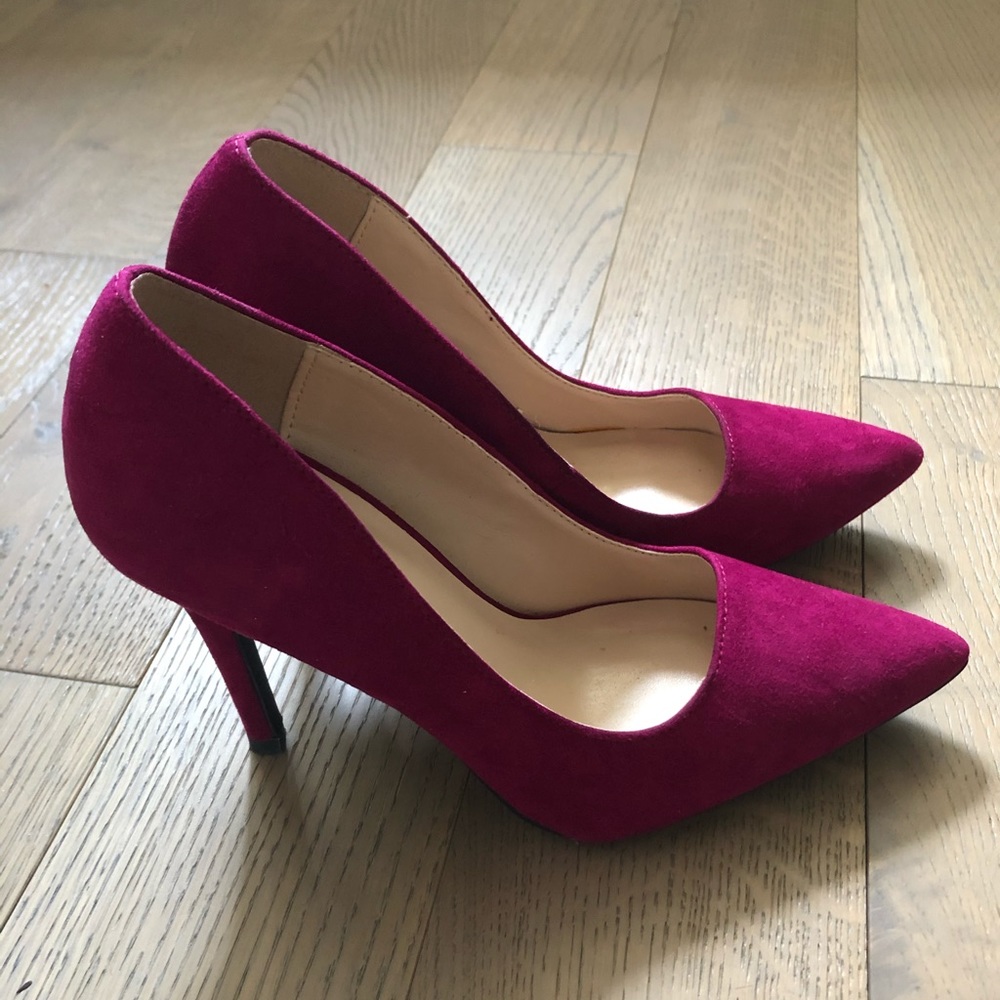 3/$30 Fuchsia Pumps